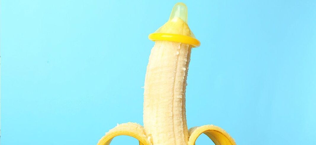 banana v kondomu kot imitacija povečanja penisa brez operacije